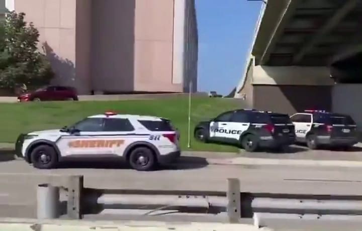 Tiroteo en Texas: una mujer ingresó armada a una megaiglesia, disparó contra los feligreses y fue abatida por la Policía