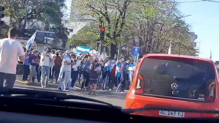 Manifestantes en Morón