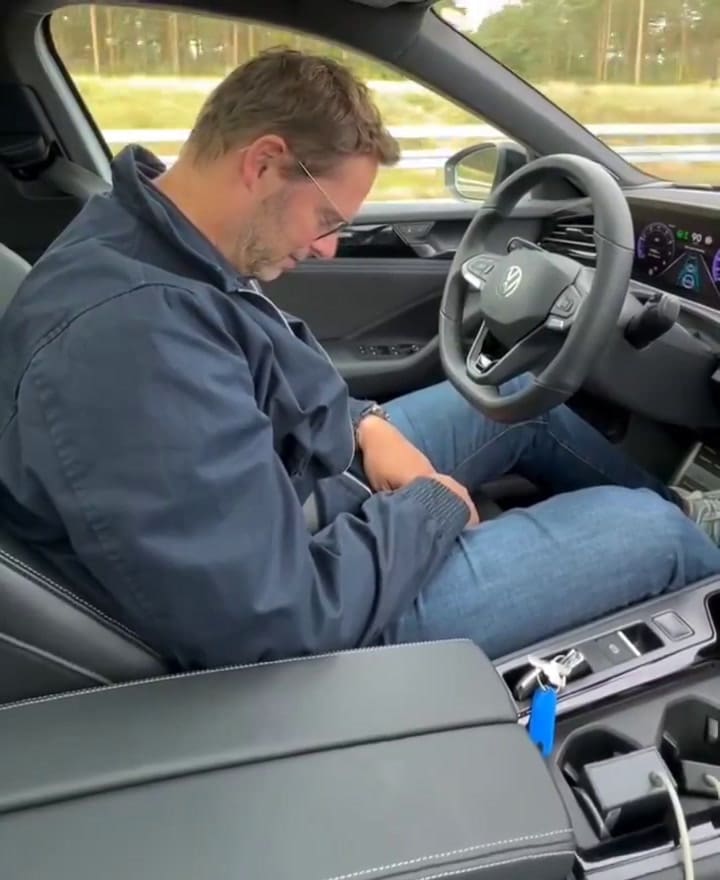 Este vehículo que te despierta cuando detecta que te quedaste dormido