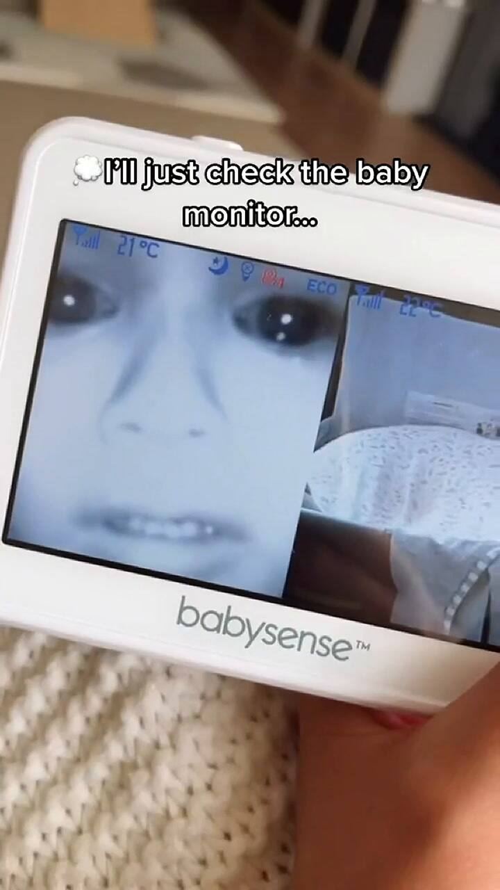 Quiso corroborar que su bebé estaba durmiendo y se llevó gran susto al verla por la cámara