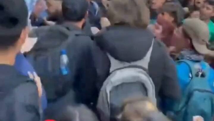 Agredieron a los legisladores libertarios Agustín Romo y Santiago Santurio en La Plata