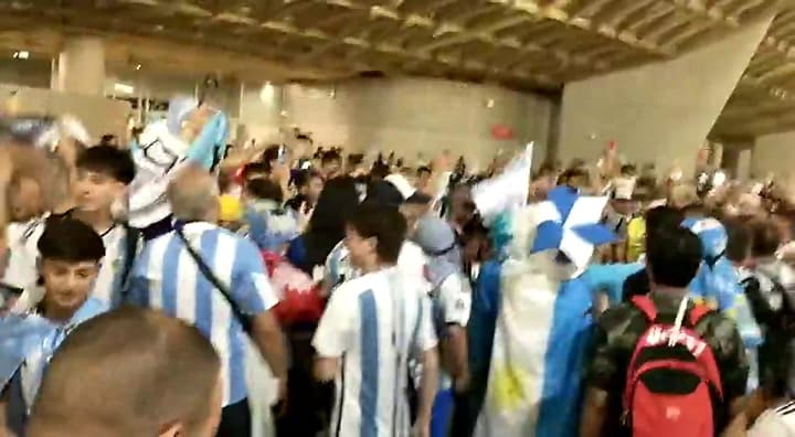 Así se vive la previa del partido en las afueras del estadio