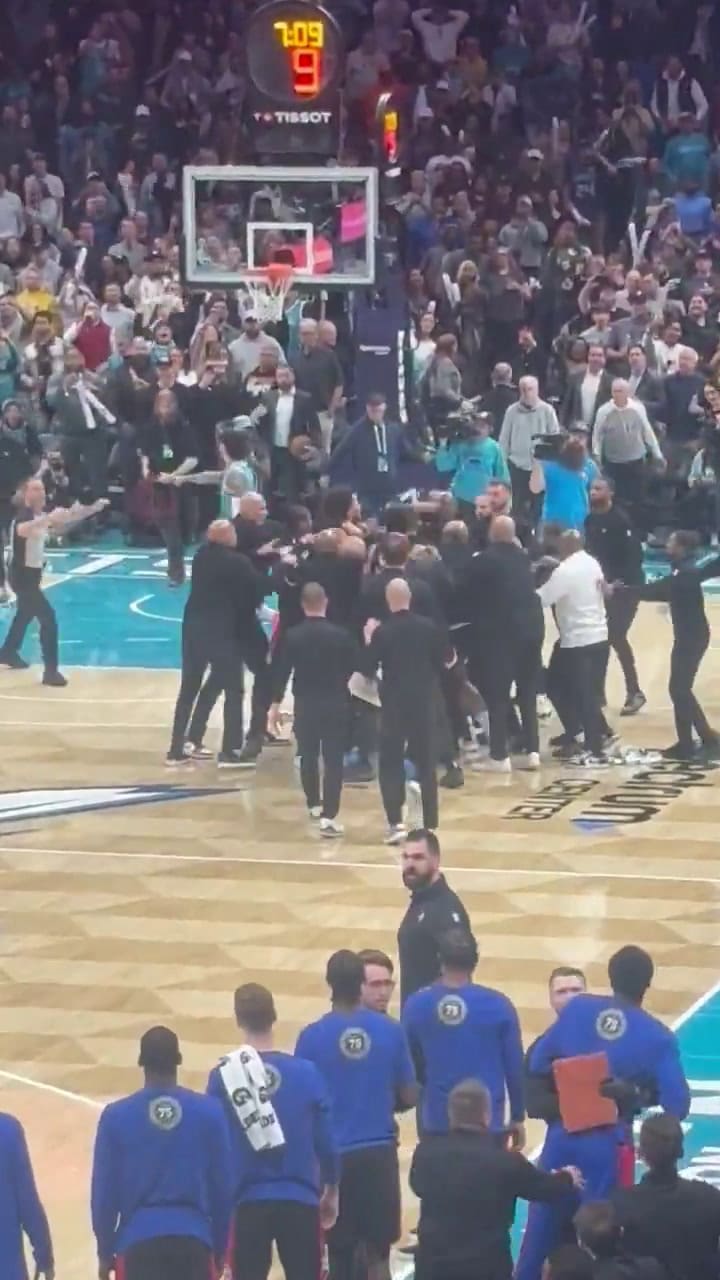 Brutal pelea en la NBA: hubo cinco expulsados