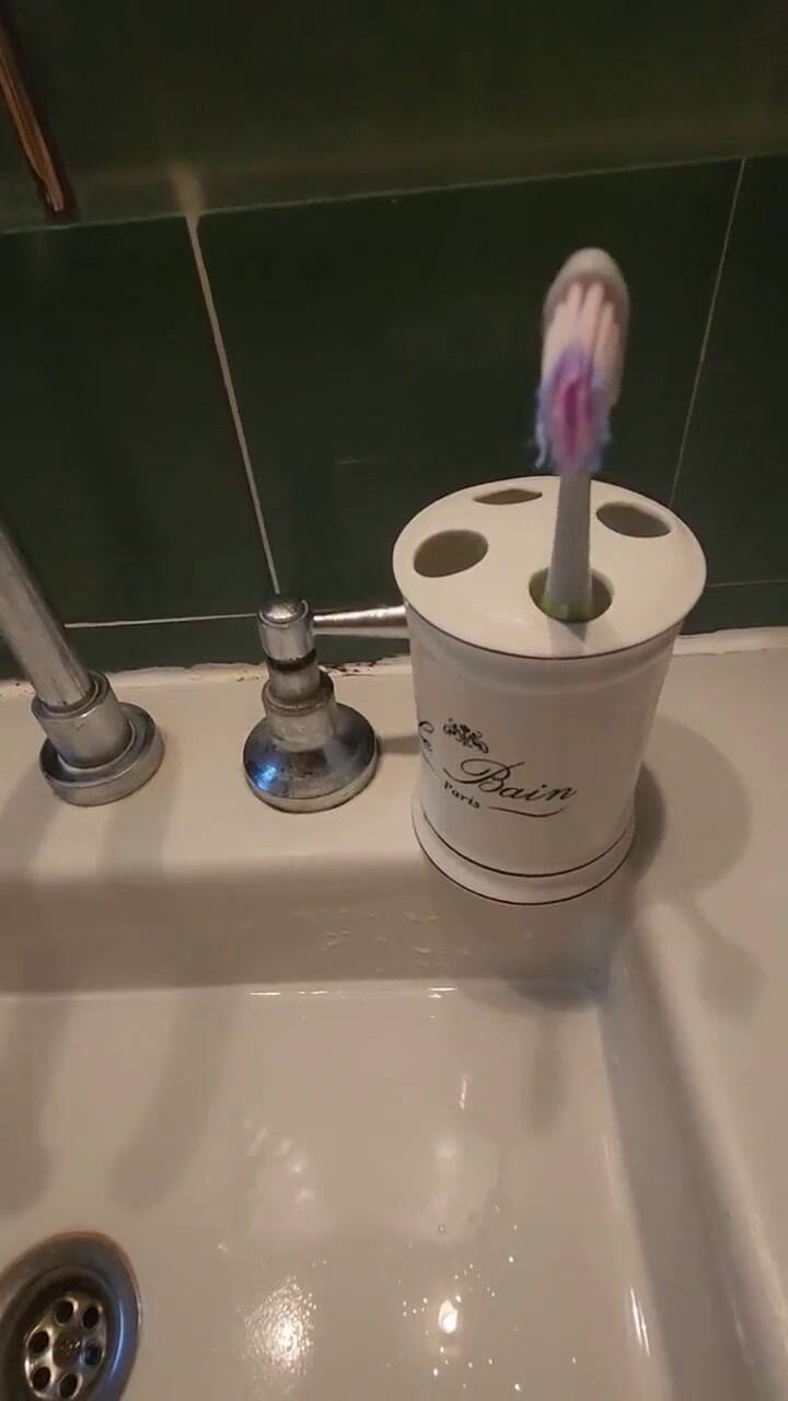 El actor Santiago Korovsky vivió una insólita situación en su baño (TW @santikorovsky)