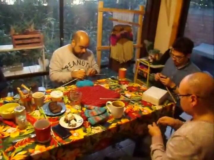 El video de hombres tejedores que dio la vuelta al mundo