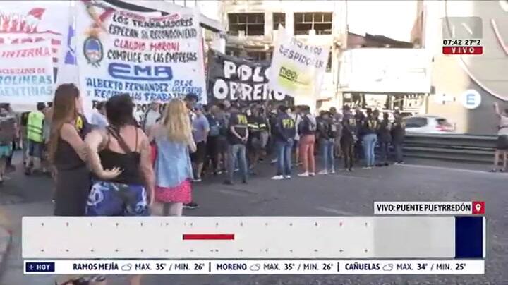 Manifestantes cortan el Puente Pueyrredón mano a CABA
