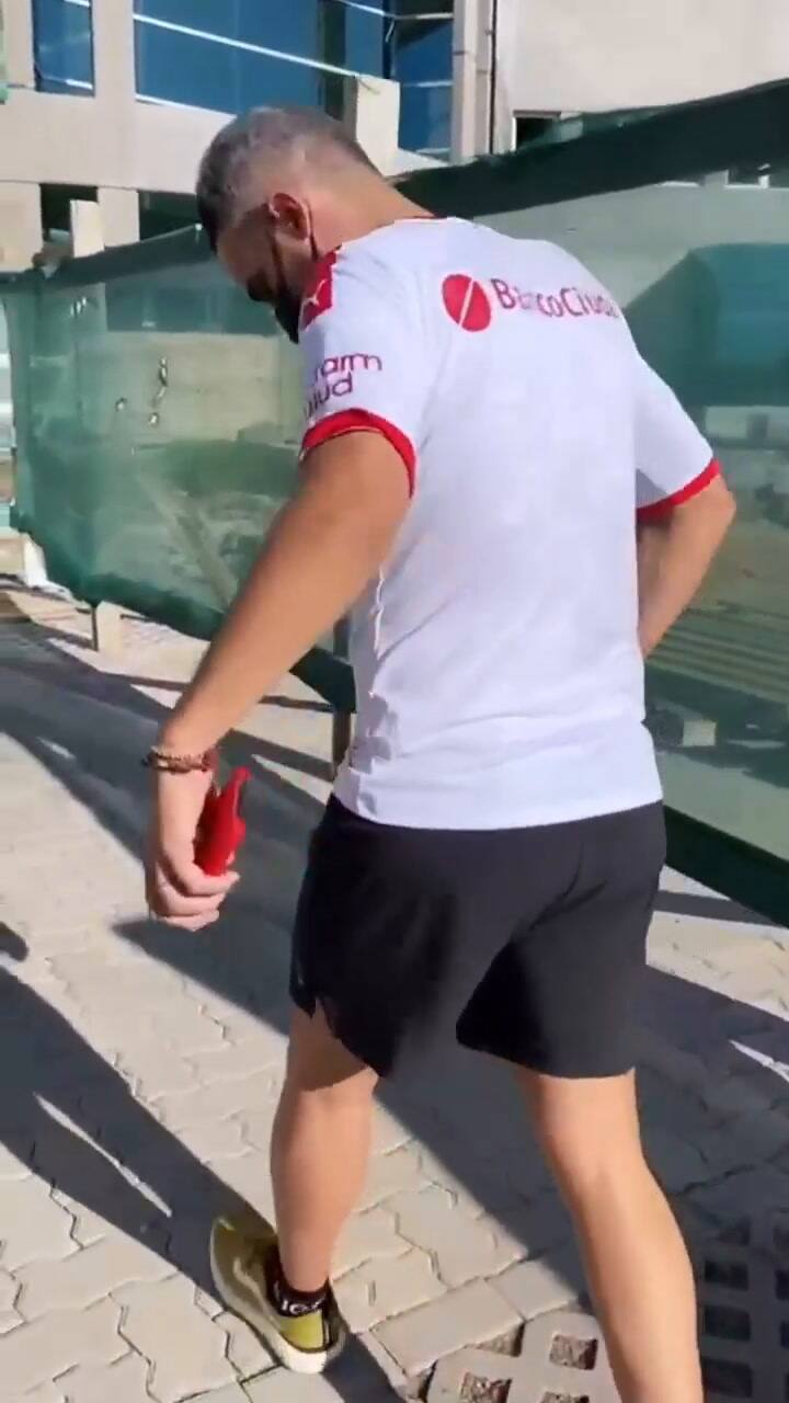 El Pollo Álvarez se lesionó jugando al fútbol y deberá ser operado