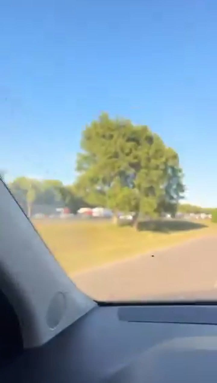 Largas demoras en las colectoras de la Panamericana tras el vuelco de un camión