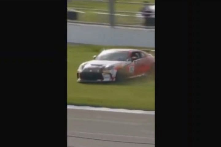 Keanu Reeves derrapó en su debut como piloto