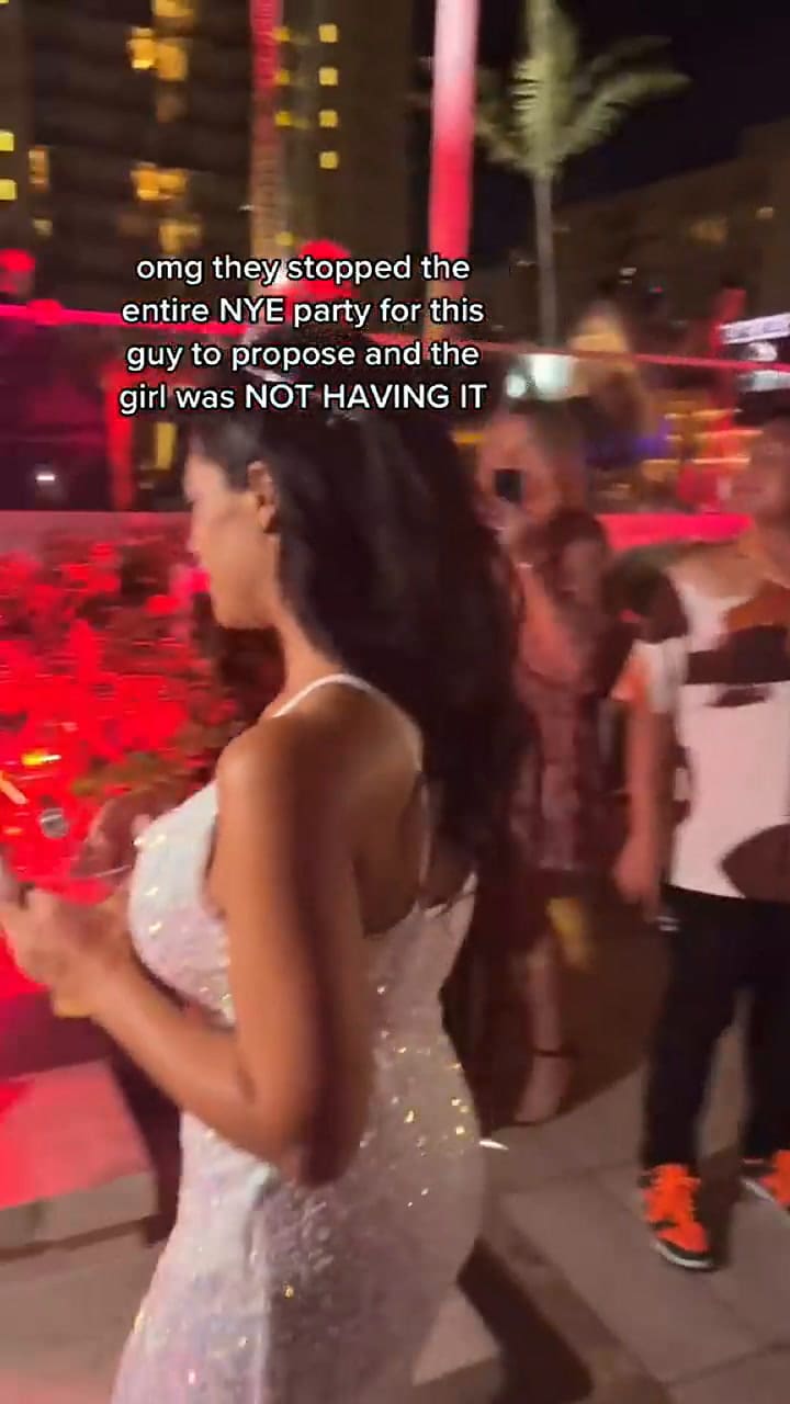 Los asistentes presenciaron el momento de la propuesta de casamiento