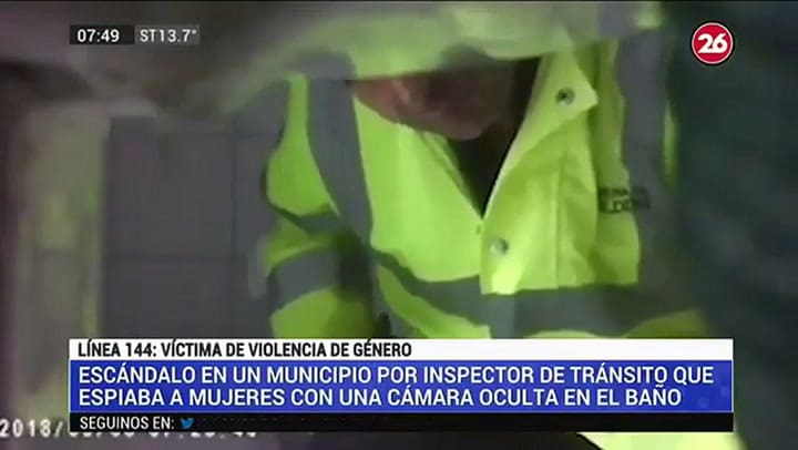 Escándalo en Santa Fe: echan a agente de tránsito por filmar compañeras en el baño - Fuente: Canal26