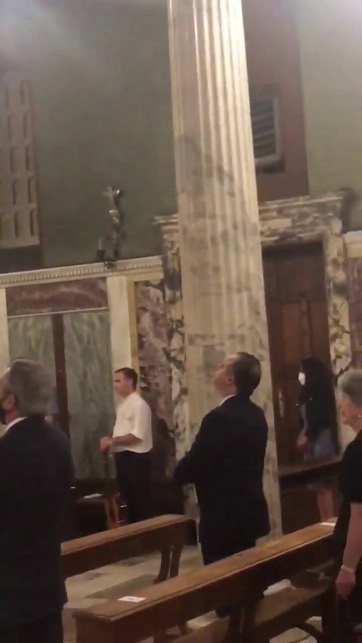 El himno al final de la misa por el 210 aniversario de la Revolución de Mayo en el Vaticano