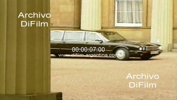 Carlos Menem visita el Palacio de Buckingham 1998