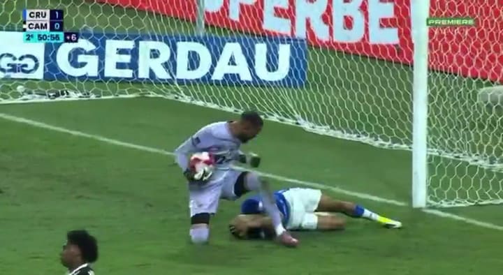 La tangana en la final entre Cruzeiro y Atlético Mineiro