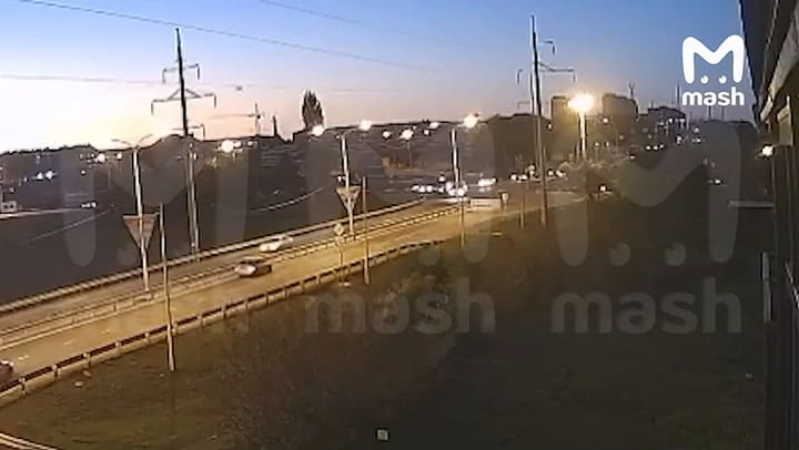 Rusia: un avión militar se estrelló contra un edificio en Yeysk, frente a Ucrania