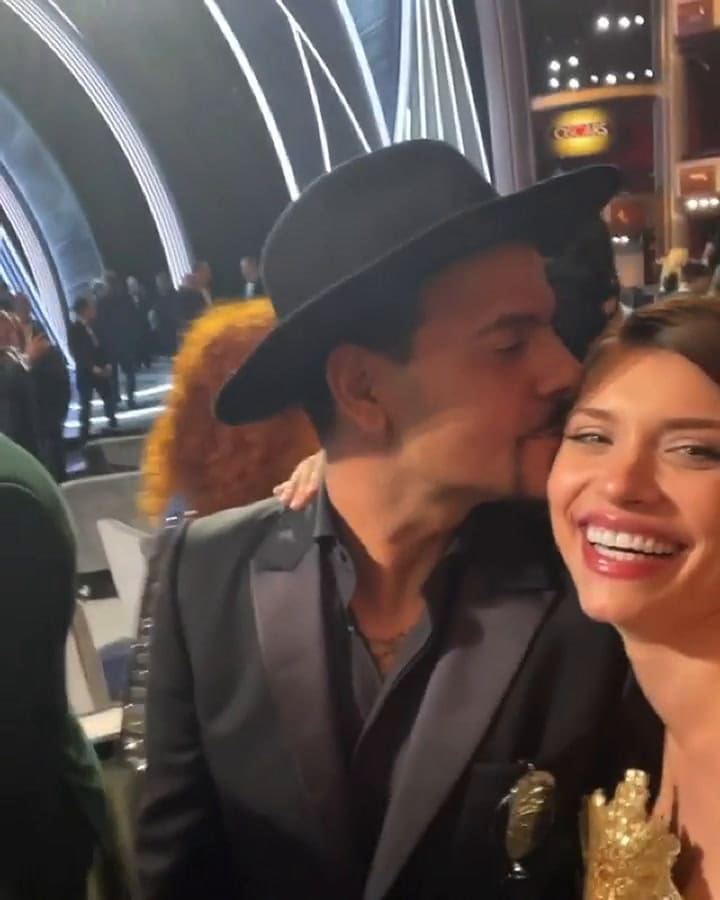 La actriz invitó a sus seguidores a que revelaran lo que le había dicho su esposo a los oídos