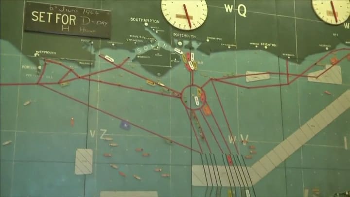 Descubriendo un mapa del Día D - Fuente: Reuters