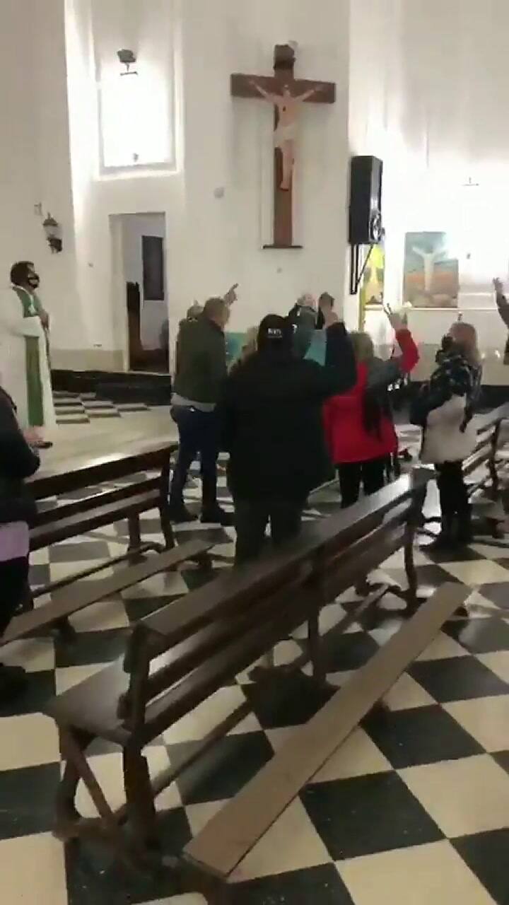 En una misa se cantó la marcha peronista y el Arzobispado respondió con dureza