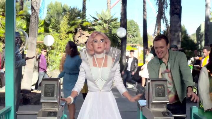 Katy Perry - Chained To The Rhythm