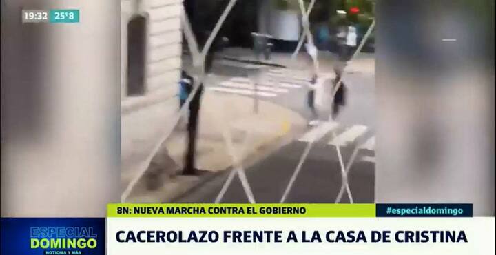 Cacerolazo frente a la casa de Cristina Kirchner