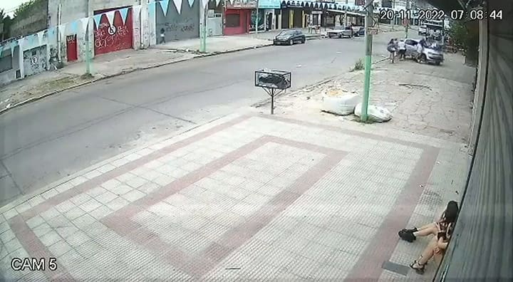 Un hombre giró en U y mató a una joven de 17 años y atropelló a más personas