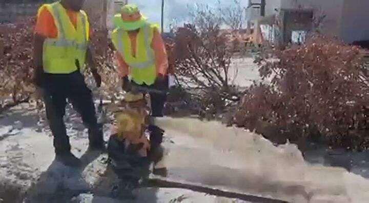 El agua volvió a correr en Fort Myers Beach tras el huracán Ian