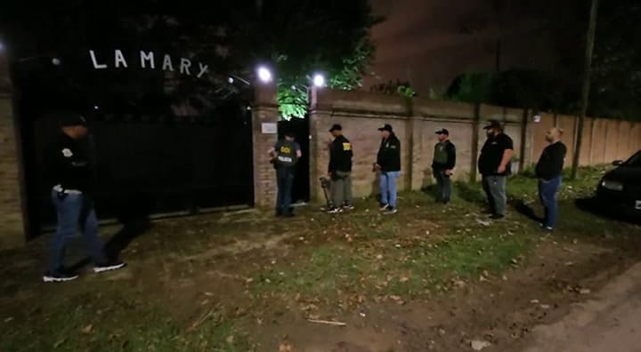 Los allanamientos para detener a los sospechosos