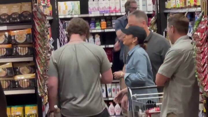 Kamala Harris y Doug Emhoff fueron vistos en Los Ángeles haciendo compras en un supermercado asiático, retomando la vida cotidiana tras el reciente cambio de gobierno en Estados Unidos