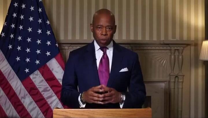 Eric Adams tilda de “totalmente falsos” los cargos que le imputan