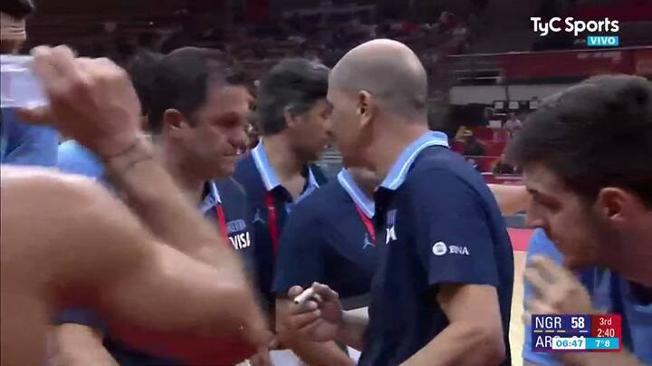 La jugada perfecta que diseñó un asistente para un triple de Luis Scola - Fuente: TyC Sports