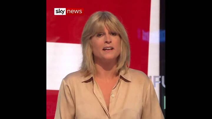 Reino Unido: se desnuda en pleno programa para mostrar su rechazo al Brexit - Fuente: Sky News