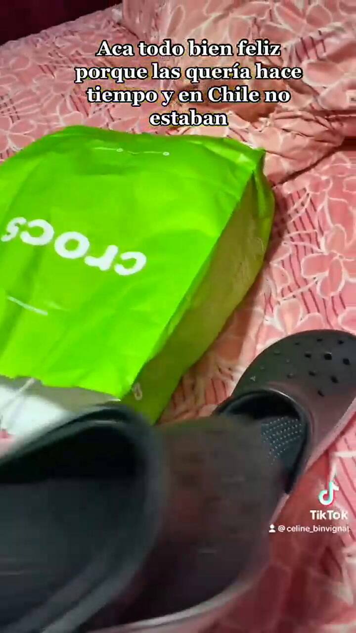 Es chilena, compró un par de zapatos en la Argentina y lo que le ocurrió la dejó atónita