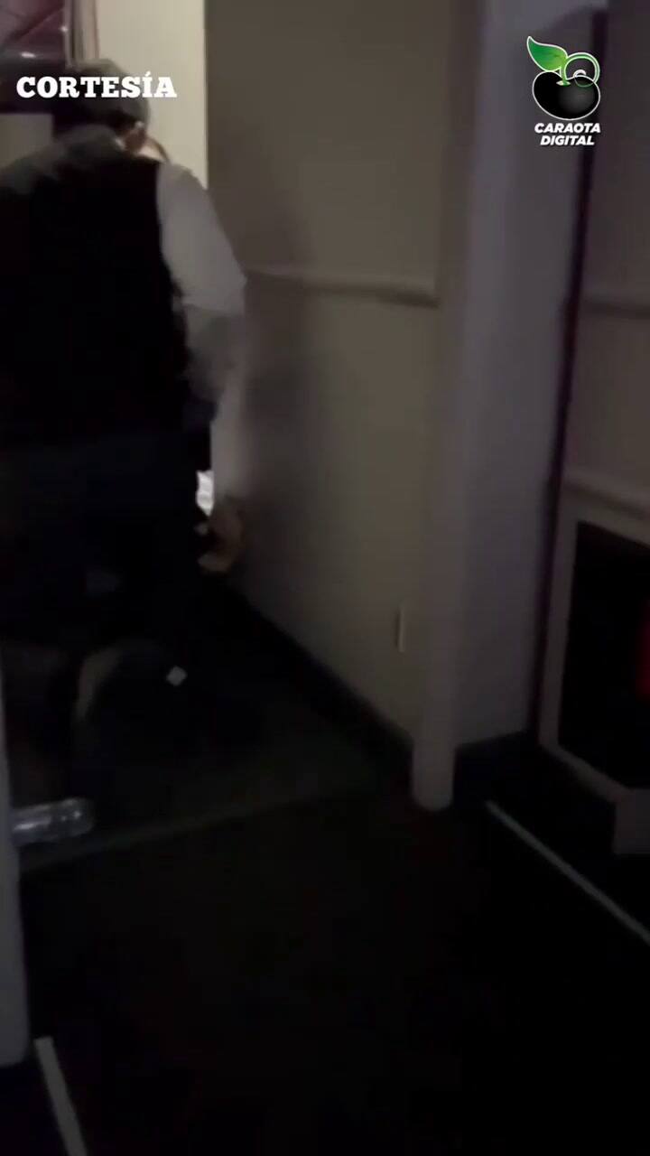 Un pasajero intentó abrir la puerta de un avión durante un vuelo de la aerolínea Avianca