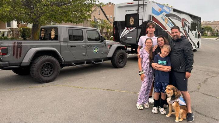 Se compró una motorhome y sigue a la Argentina por Estados Unidos