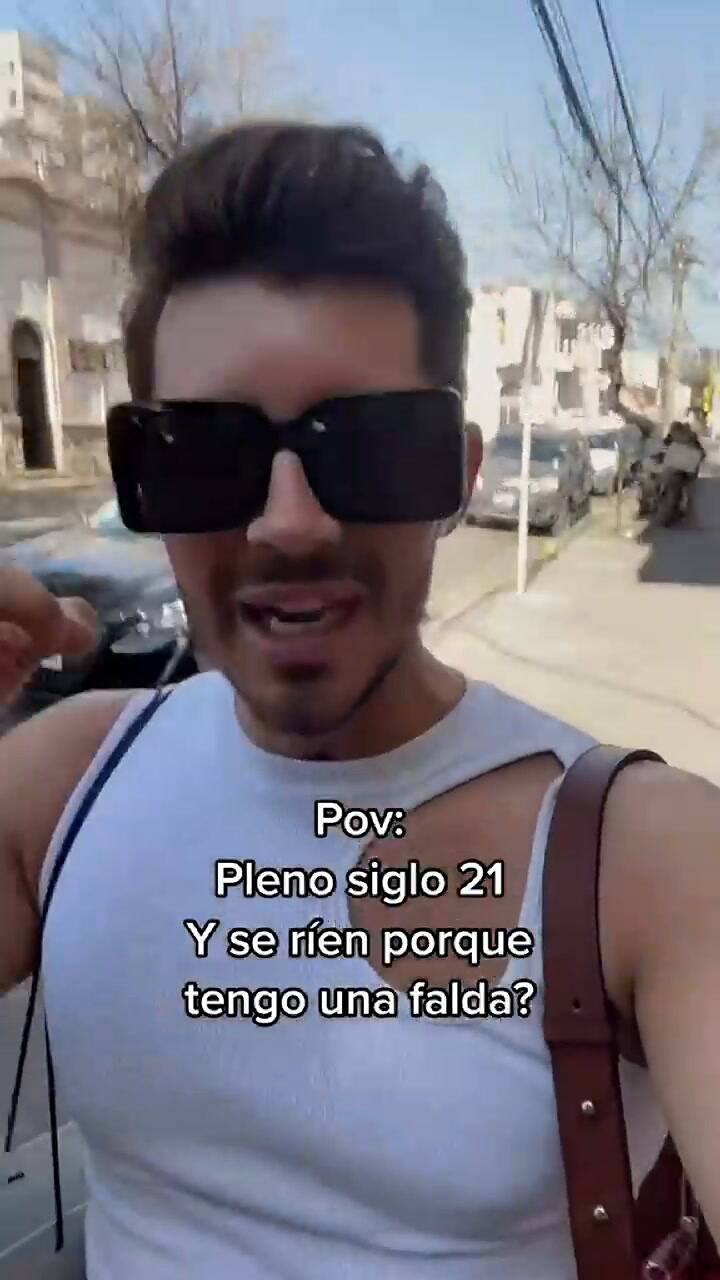 Un joven se puso minifalda y se volvió viral