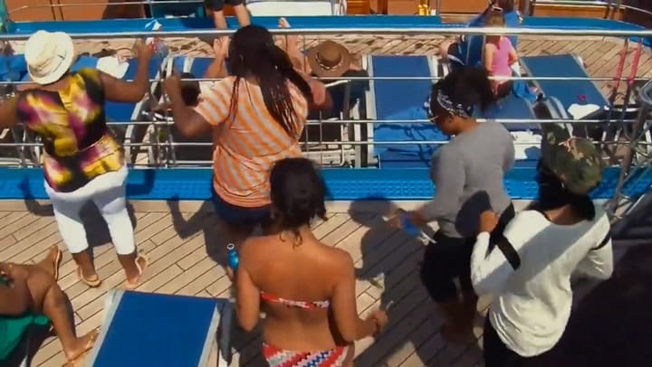 Tráiler completo de Fiasco total: El crucero de la caca