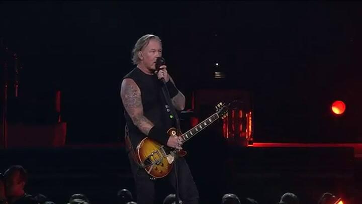 Un adolescente tocó la batería en un recital de Metallica