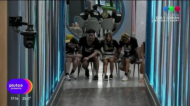 El error de Holder que causó un disgusto entre sus compañeros