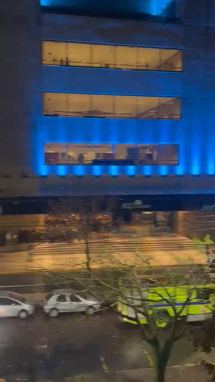 Al lugar llegaron servicios de emergencia y rescatistas