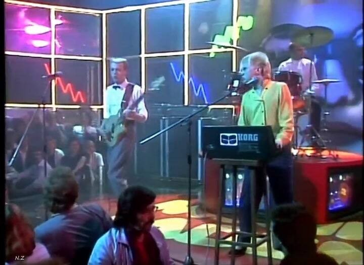 A Flock Of Seagulls - I Ran So Far Away 1982