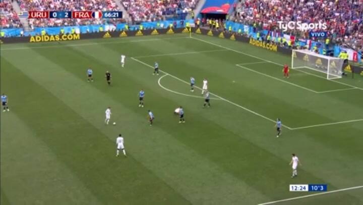 El tenso momento entre los jugadores por una supuesta falta contra Mbappé - Fuente: TyC