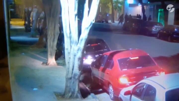 Atacaron el edificio de Clarín con bombas molotov