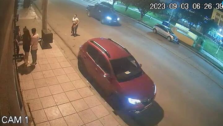 Una joven fue golpeada a la salida de un boliche y recibió una brutal patada en la cabeza