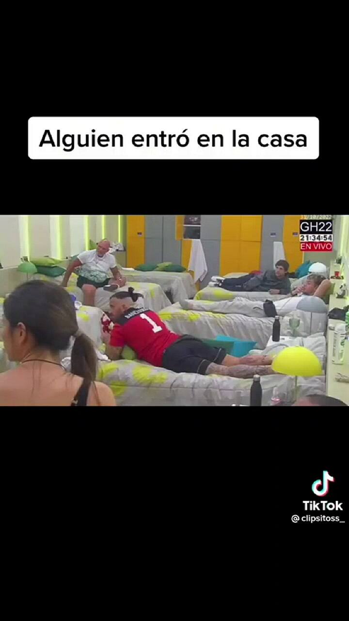 La reacción de los participantes al enterarse de que alguien ingresó a la casa