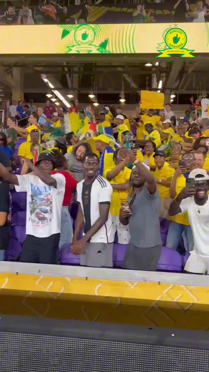 La hinchada no se quedó atrás: la puesta en escena de los hinchas del Mamelodi Sundouwns