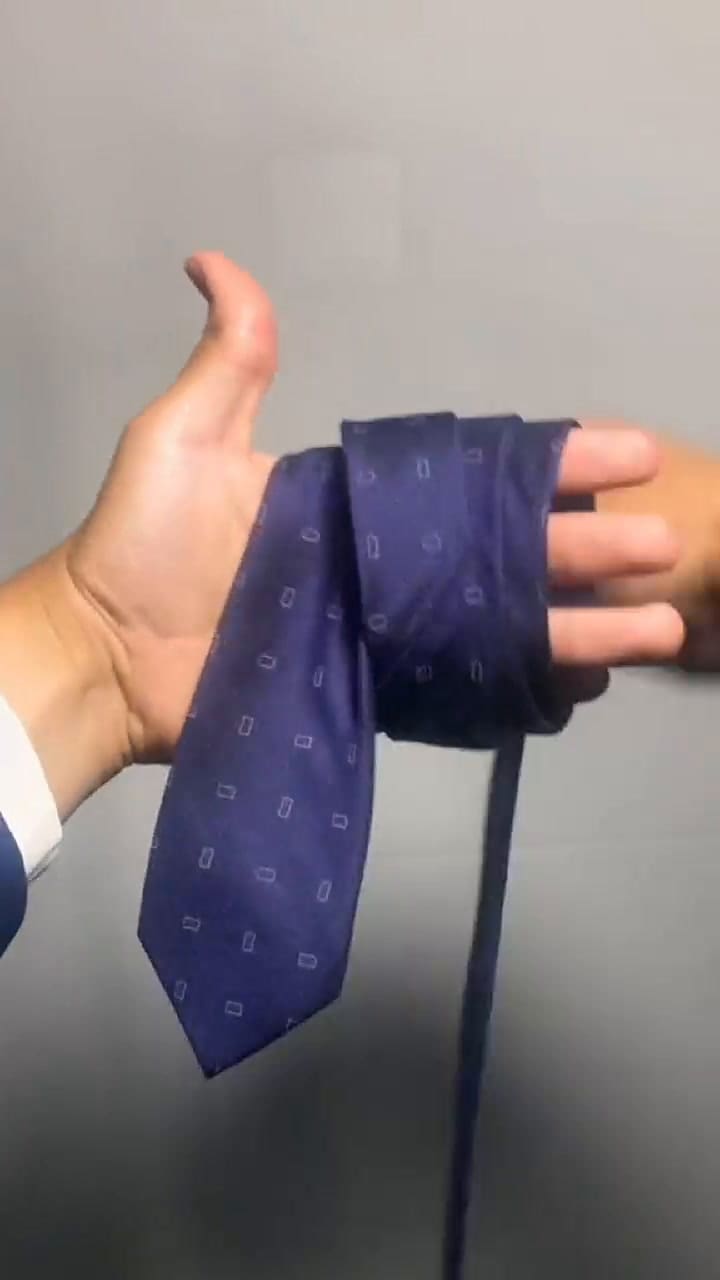 Cómo hacer un nudo de corbata en segundos
