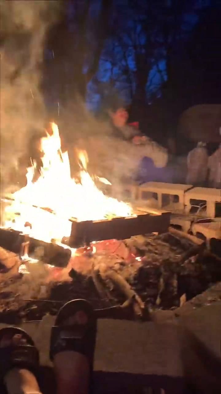 La joven argentina mostró cómo son las reuniones de amigos en Estados Unidos