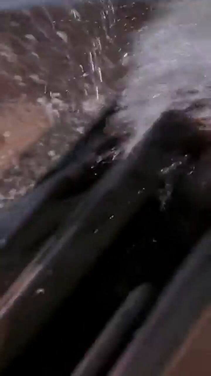 Una usuaria mostró en redes que el agua entró a su vehículo