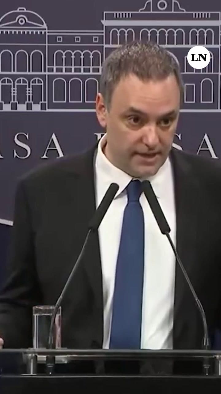 Adorni dió su habitual conferencia tras el escándalo de los audios pero no contesto preguntas