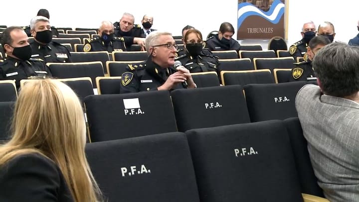 La ministra Sabina Frederic creó una comisión para redefinir y actualizar las funciones de la PFA
